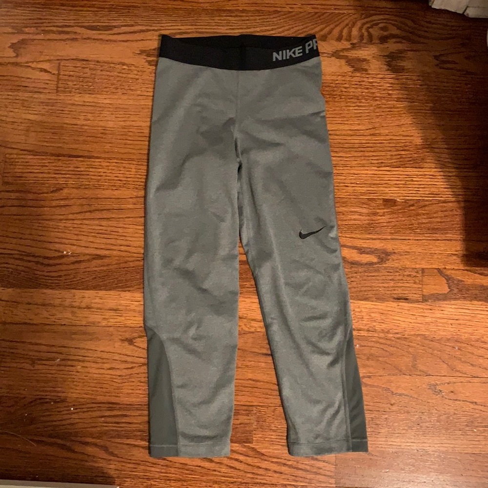 Nike pro cropped women’s xs grey leggings